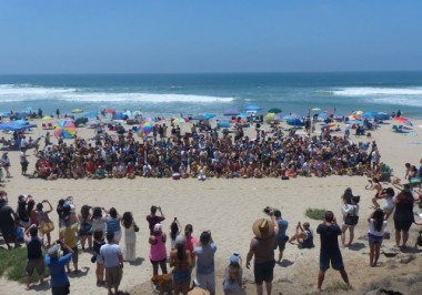 Crowds at Corgi Convention Converge on California Beach!